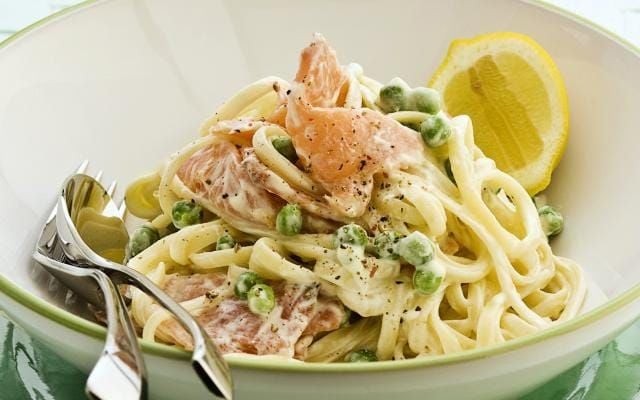 Linguine with smoked salmon and peas