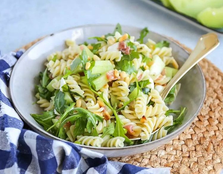 Pasta salad with melon